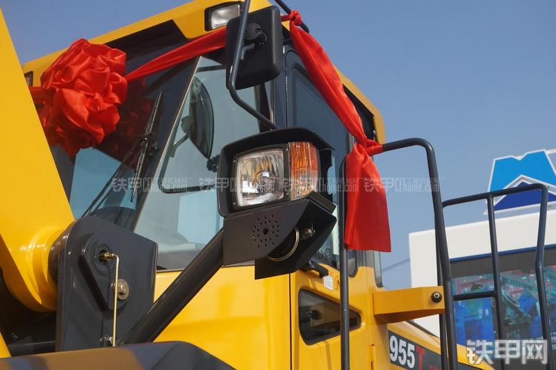 国机重工950LNG装载机局部