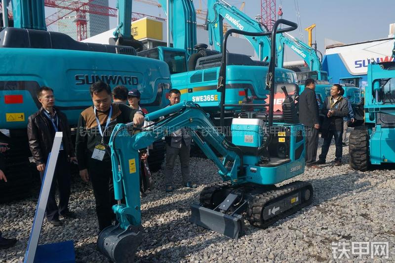 山河智能SWE08B挖掘机整机外观