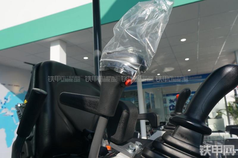 石川岛IHI-18VX挖掘机局部