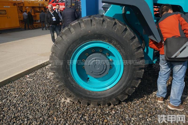 山河智能SL38W装载机局部