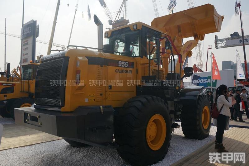 国机重工950LNG装载机整机外观