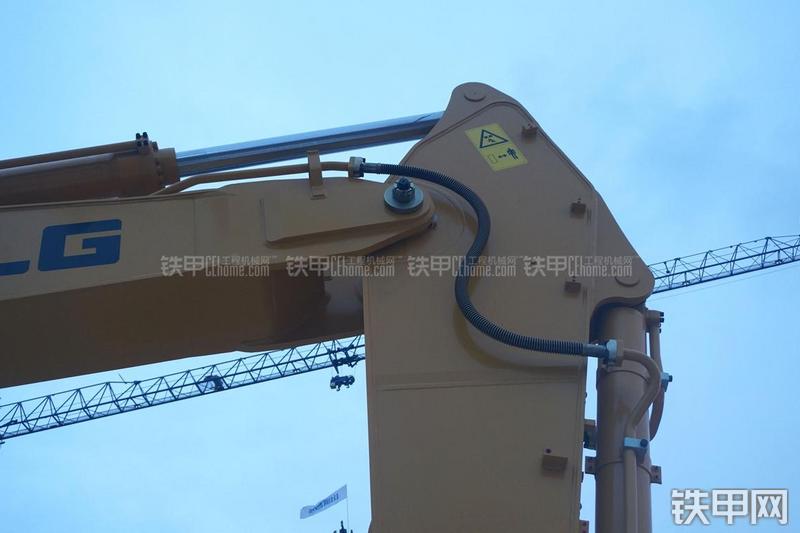 山东临工LG6460E挖掘机局部