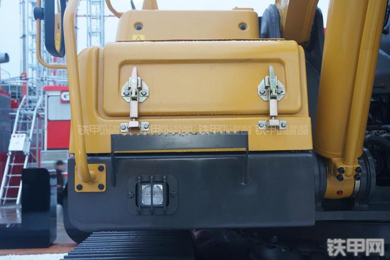 山东临工LG6460E挖掘机局部