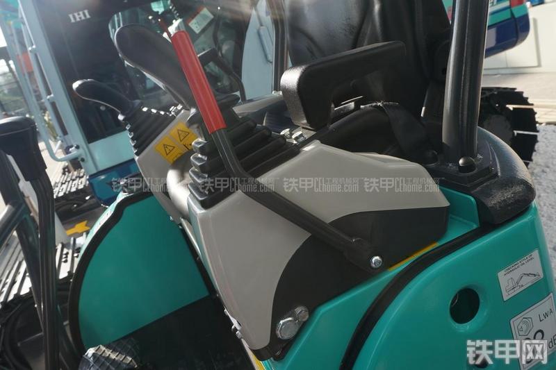 石川岛IHI-18VX挖掘机局部