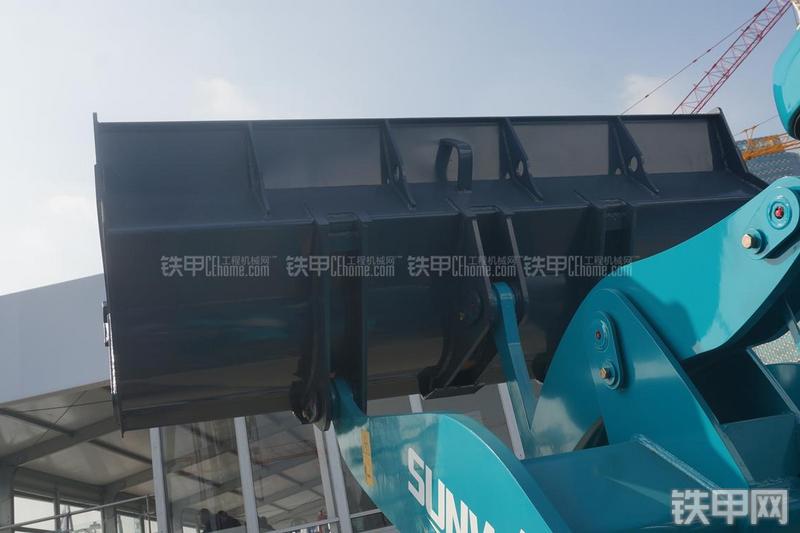 山河智能SL38W装载机局部