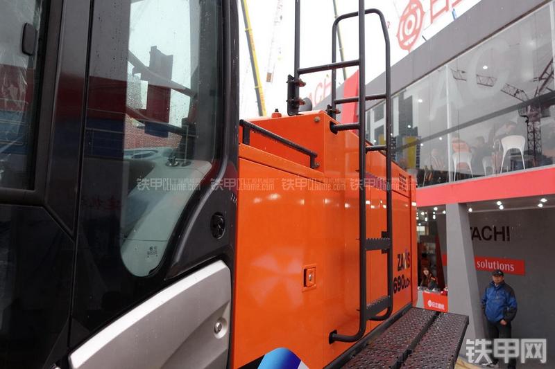 日立ZX690LCH-5A挖掘机局部