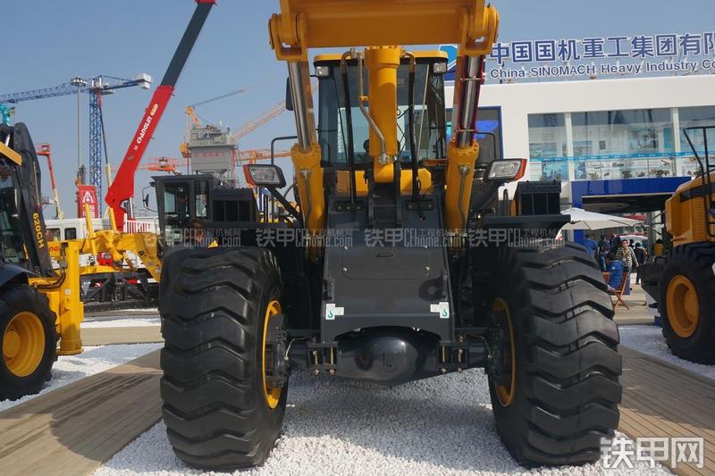 国机重工950LNG装载机整机外观