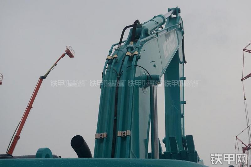 神钢SK250-10挖掘机局部