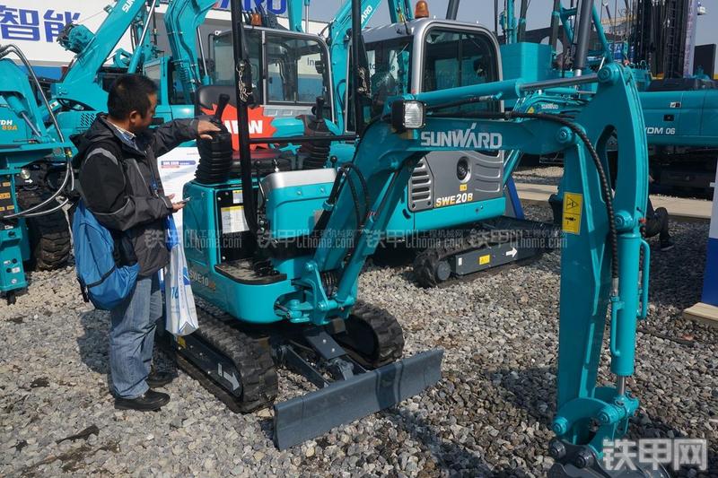 山河智能SWE10UB挖掘机整机外观