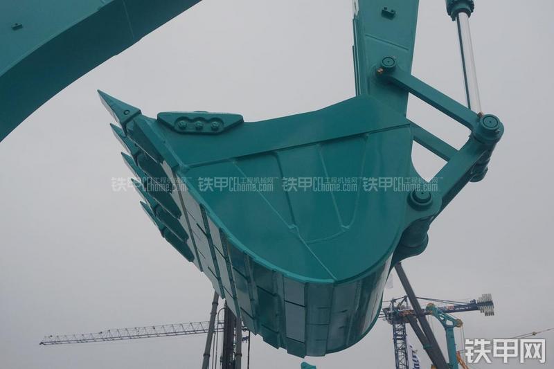 神钢SK250-10挖掘机局部