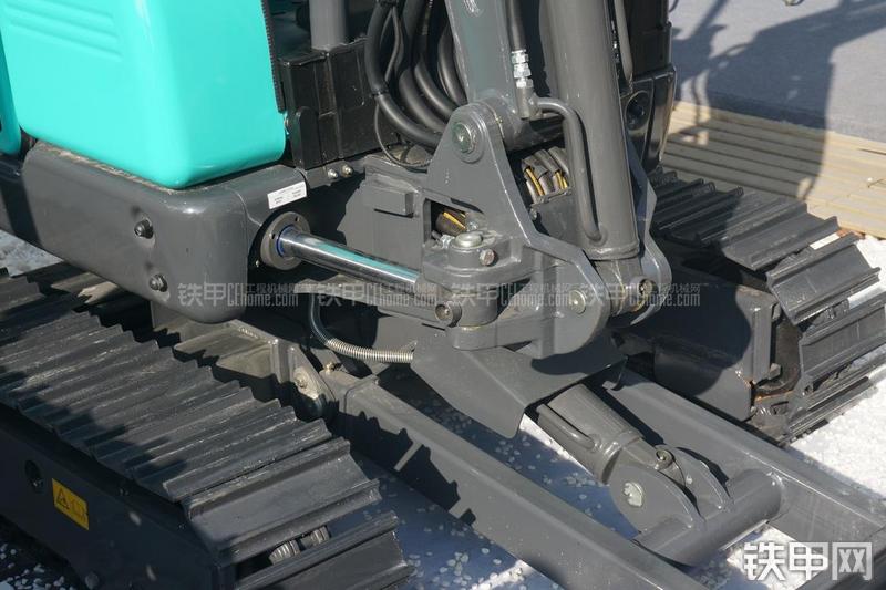 石川岛IHI-18VX挖掘机局部