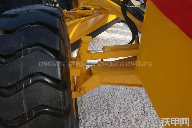 国机重工DT620平地机局部