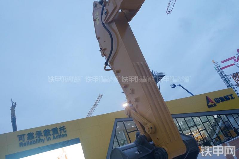 山东临工LG6460E挖掘机局部