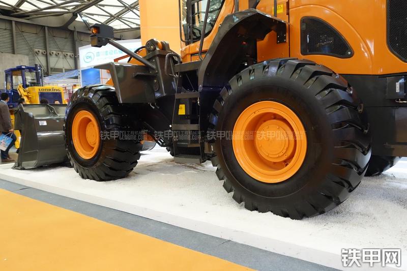 英轩重工YX656V装载机局部