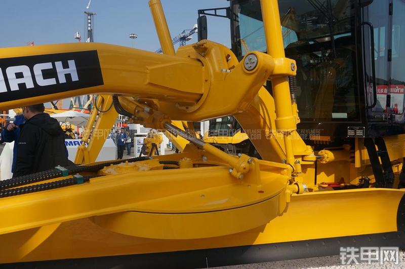 国机重工DT620平地机局部