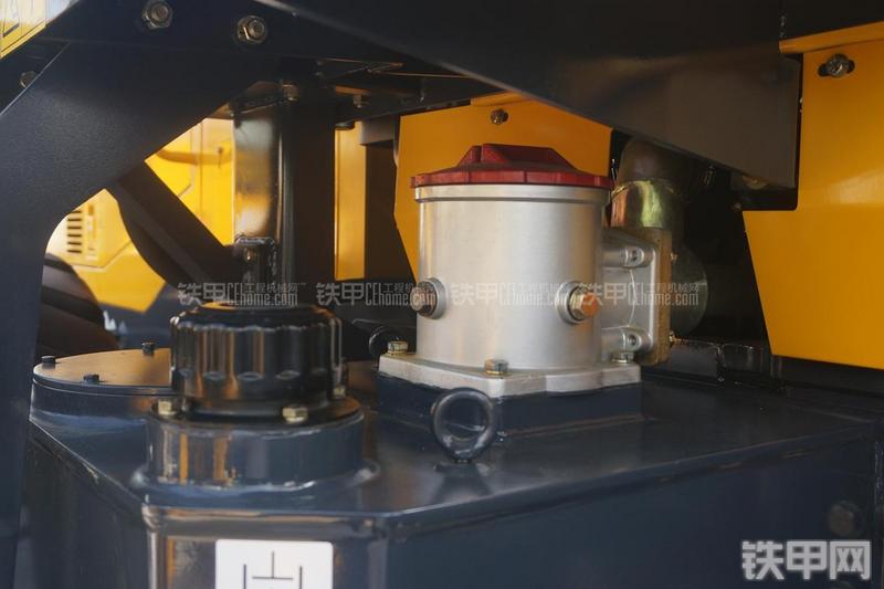 国机重工950LNG装载机局部