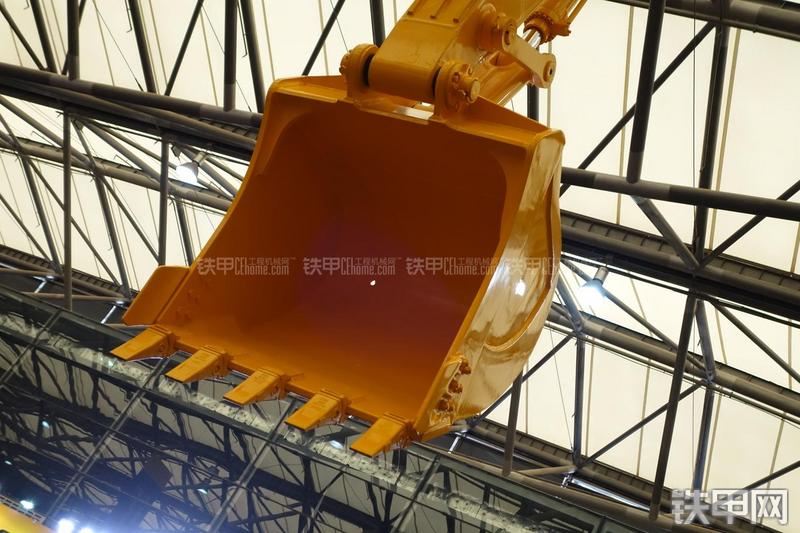 龙工CDM6365F挖掘机局部