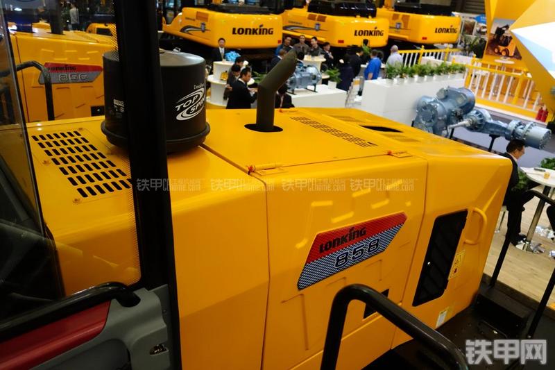 龙工CDM858装载机局部