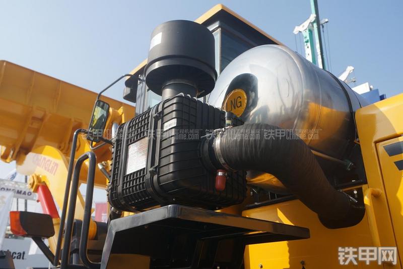 国机重工950LNG装载机局部