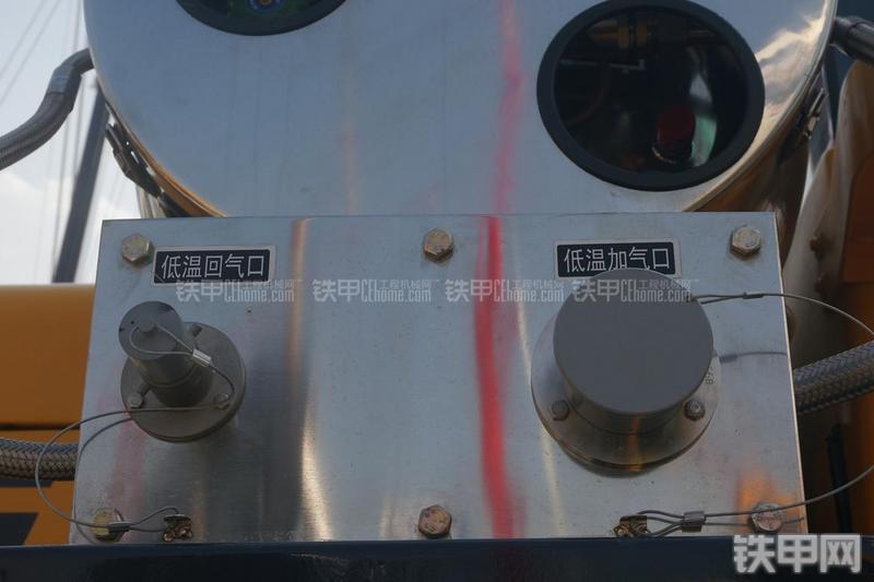 国机重工950LNG装载机局部