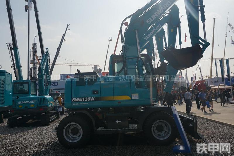 山河智能SWE130W挖掘机整机外观