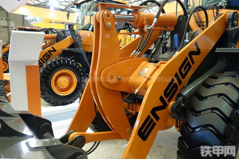 英轩重工YX638装载机展会( )