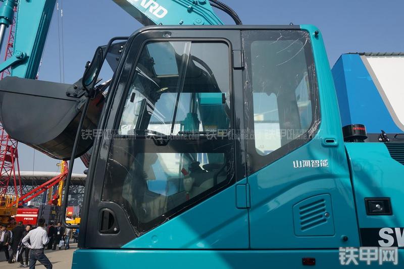 山河智能SWE130W挖掘机局部