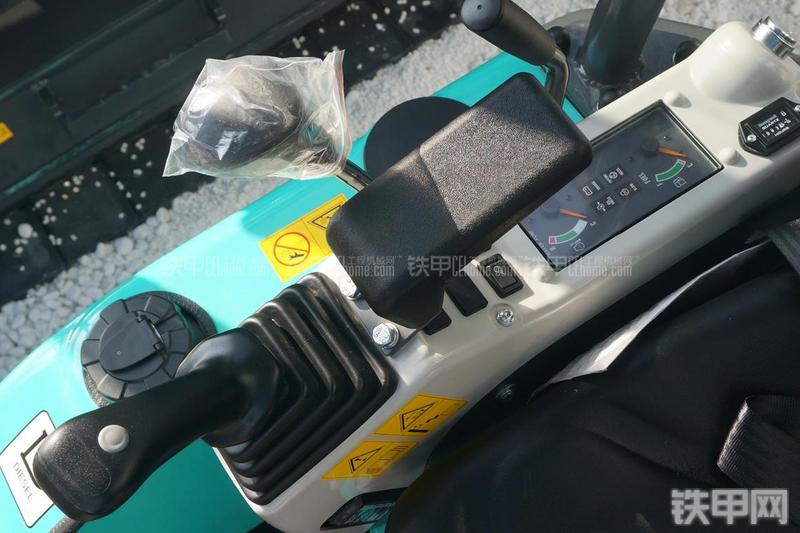 石川岛IHI-18VX挖掘机局部