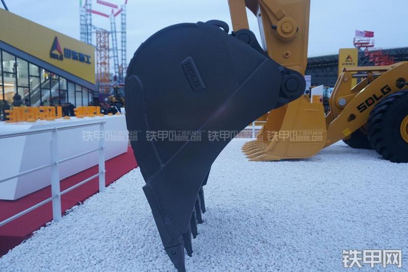 山东临工LG6460E挖掘机局部