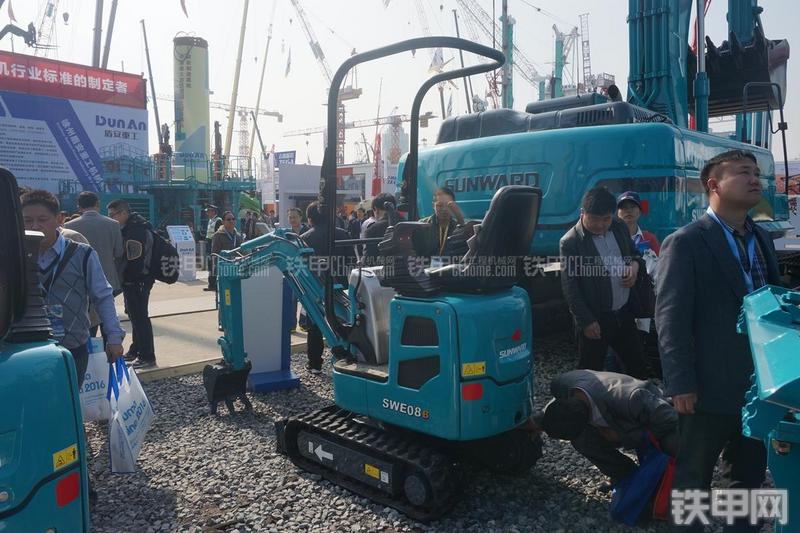 山河智能SWE08B挖掘机整机外观