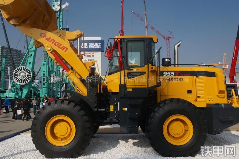 国机重工950LNG装载机整机外观