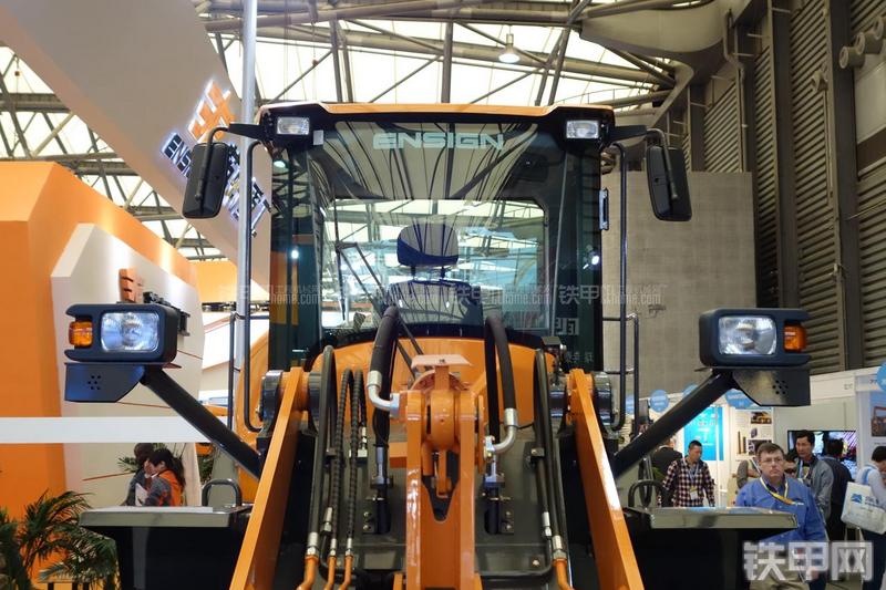 英轩重工YX638装载机展会( )
