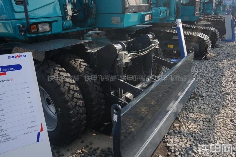 山河智能SWE130W挖掘机局部