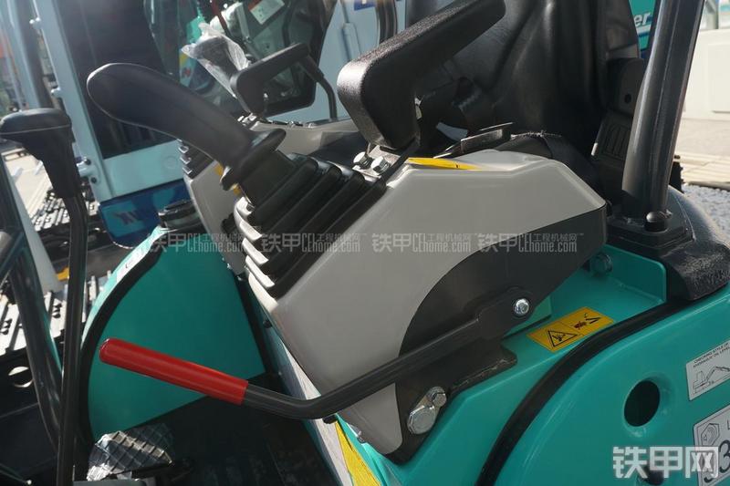 石川岛IHI-18VX挖掘机局部