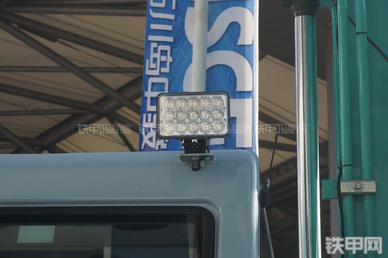 石川岛IHI-135NS挖掘机局部