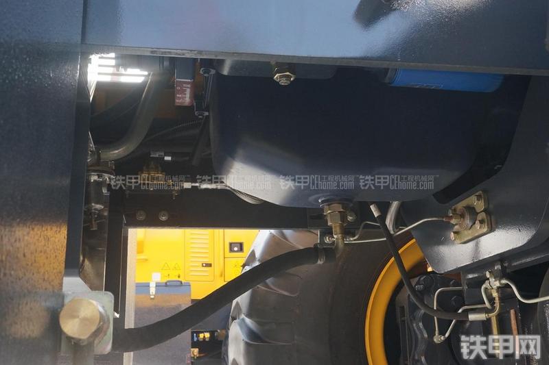 国机重工950LNG装载机局部