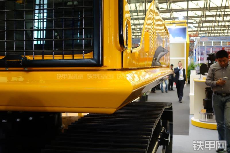 龙工CDM6365F挖掘机局部