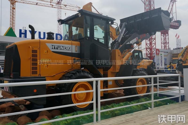 现代HL830S装载机整机外观