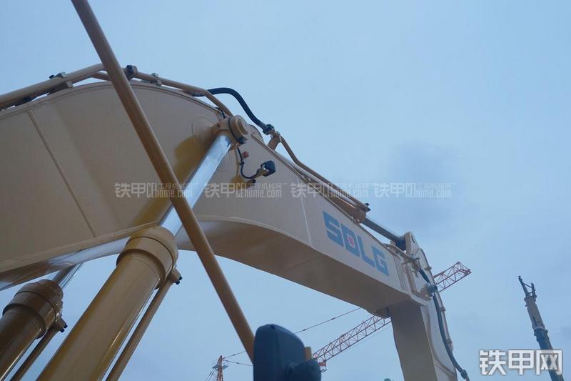 山东临工LG6460E挖掘机局部