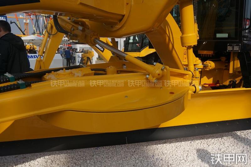 国机重工DT620平地机局部