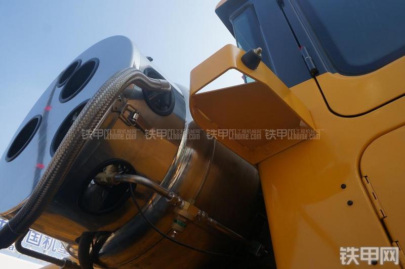 国机重工950LNG装载机局部