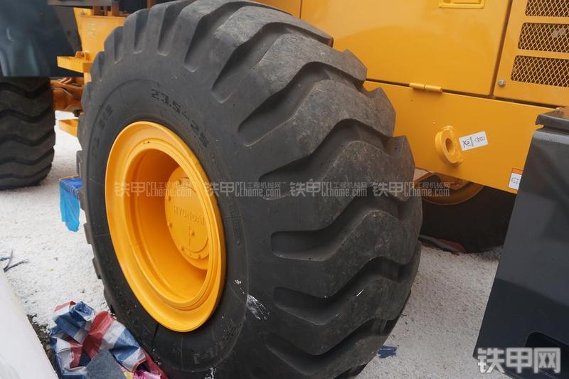 现代HL850S装载机局部