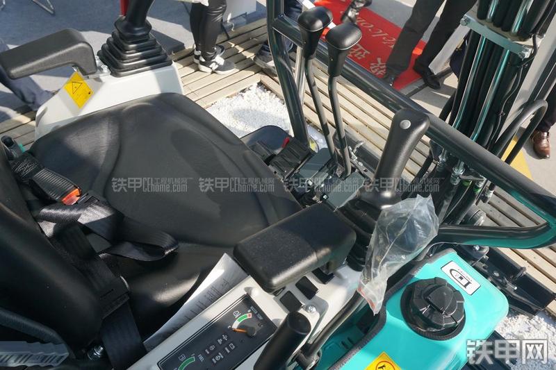 石川岛IHI-18VX挖掘机局部