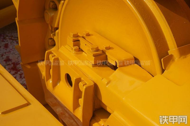 国机重工D320E推土机局部
