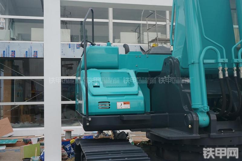 神钢SK250-10挖掘机局部