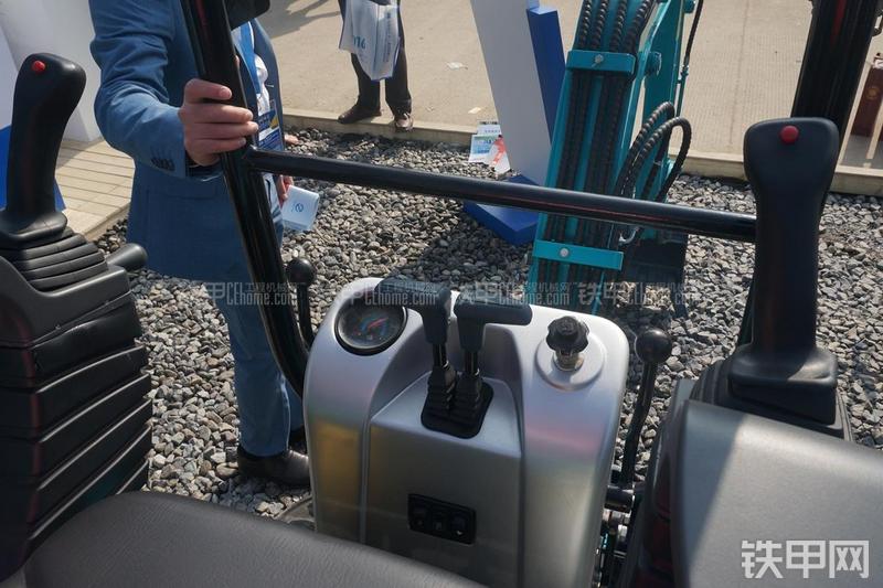 山河智能SWE10UB挖掘机局部