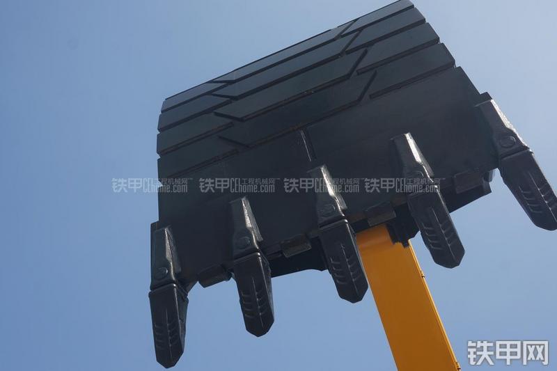 国机重工GE380H挖掘机局部