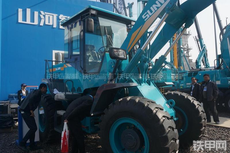 山河智能SL38W装载机局部