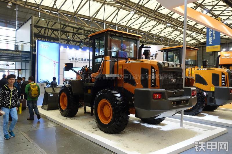 英轩重工YX638装载机展会( )