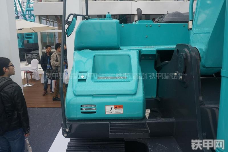 神钢SK250-10挖掘机局部